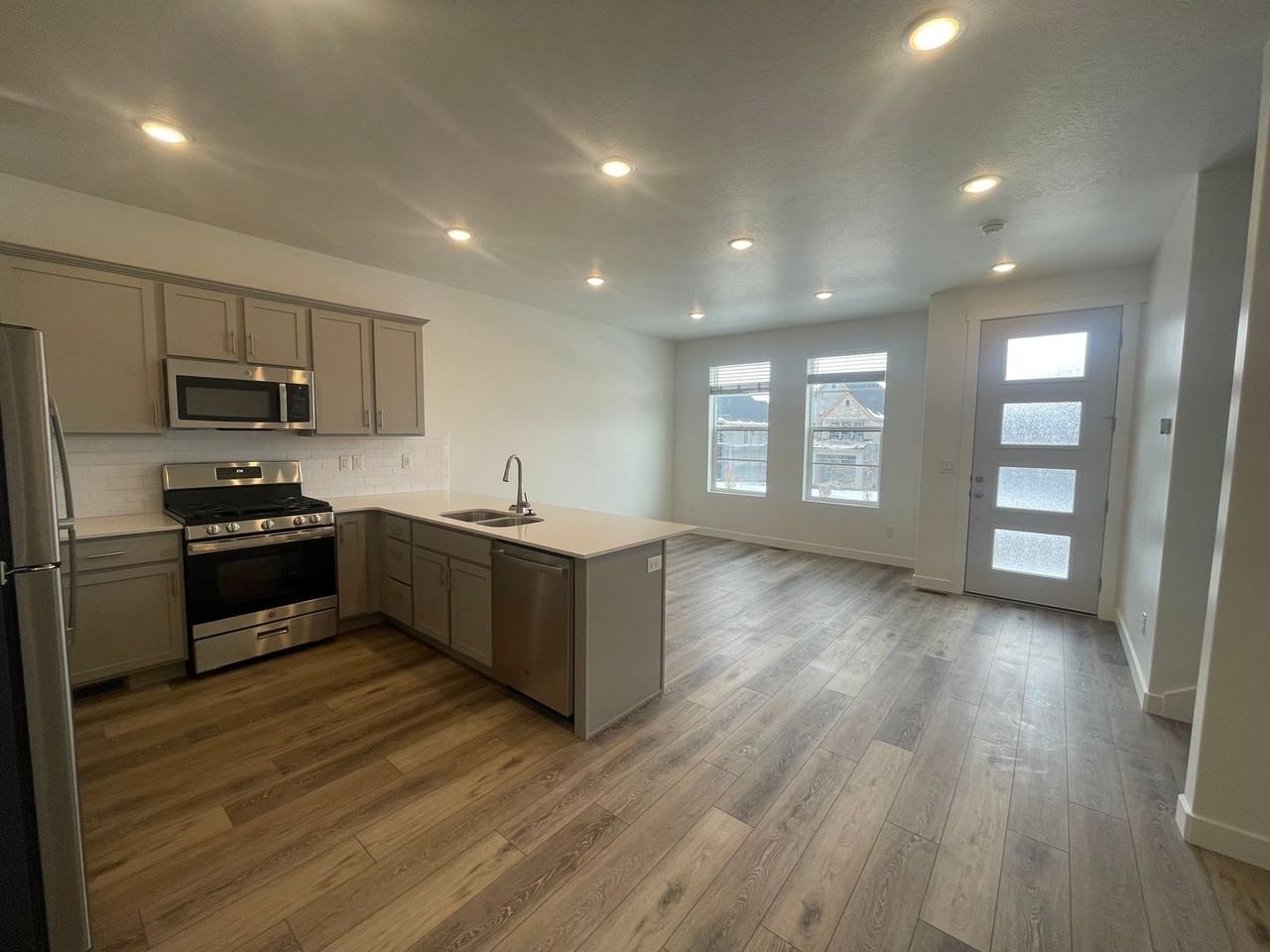 122 E 1760 N - Photo 2 of 13