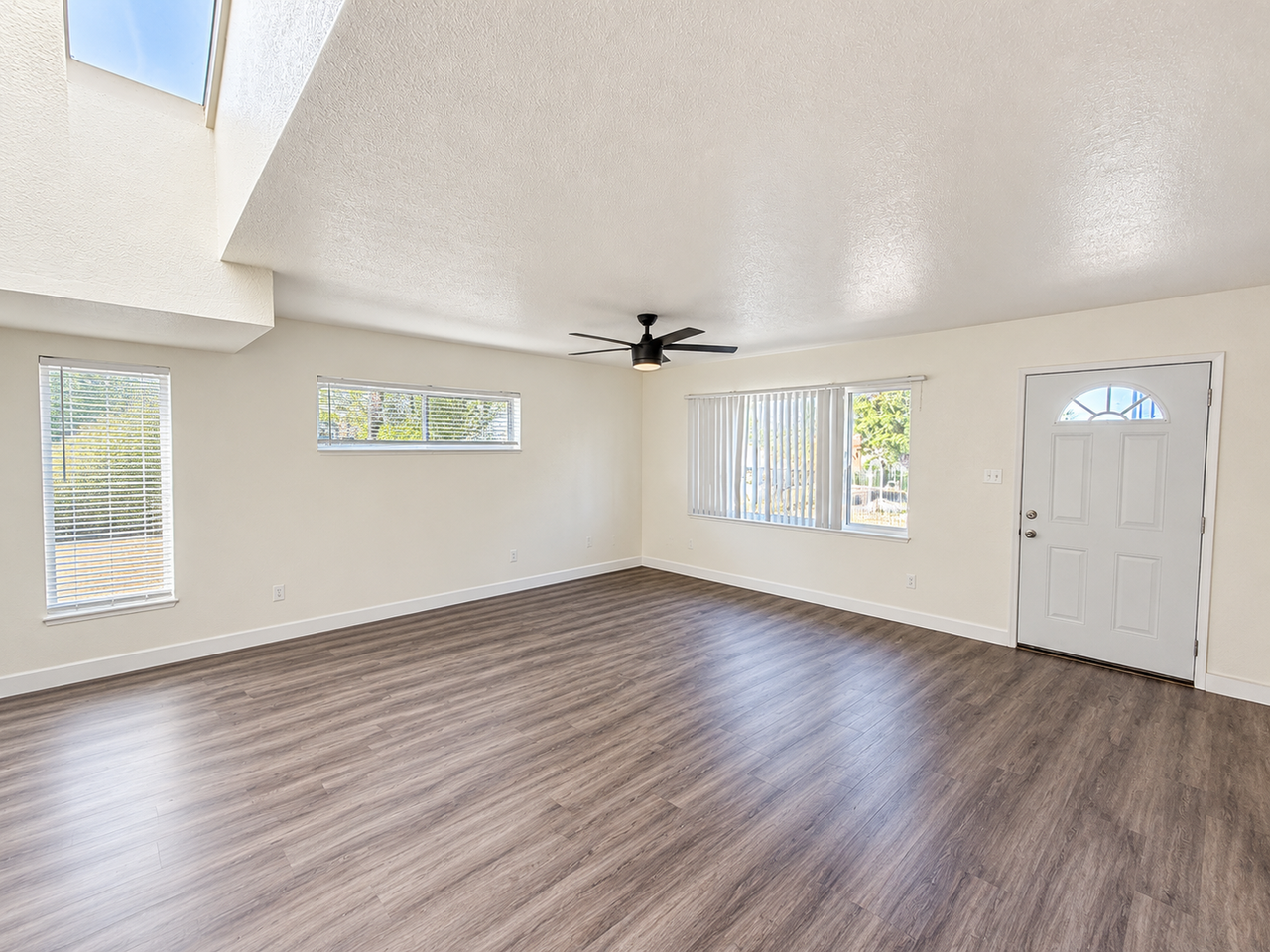 5073 54th St - Photo 3 of 28