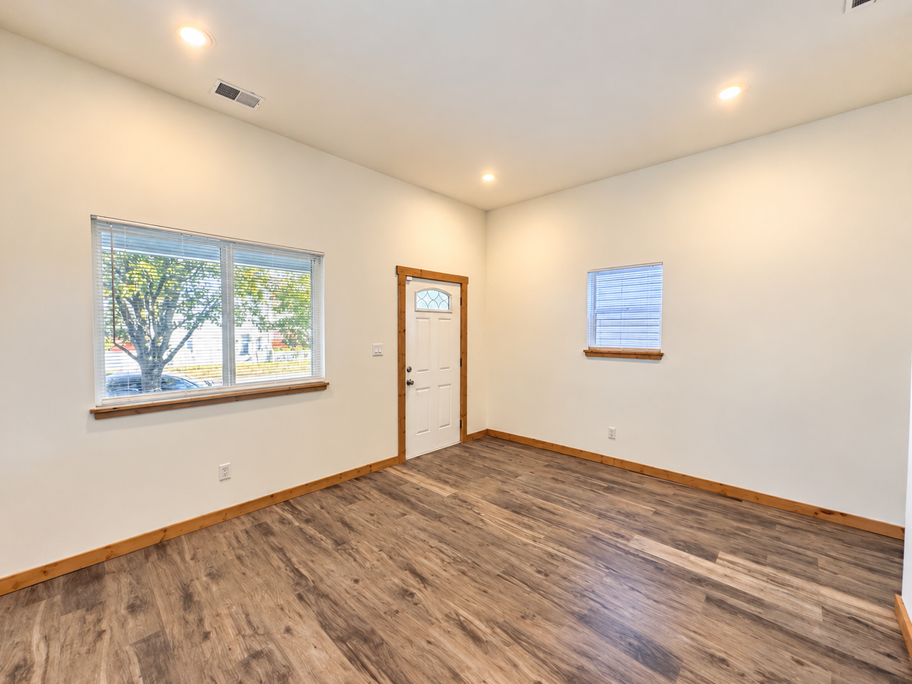 2550 Saint Cecilia St - Photo 4 of 18