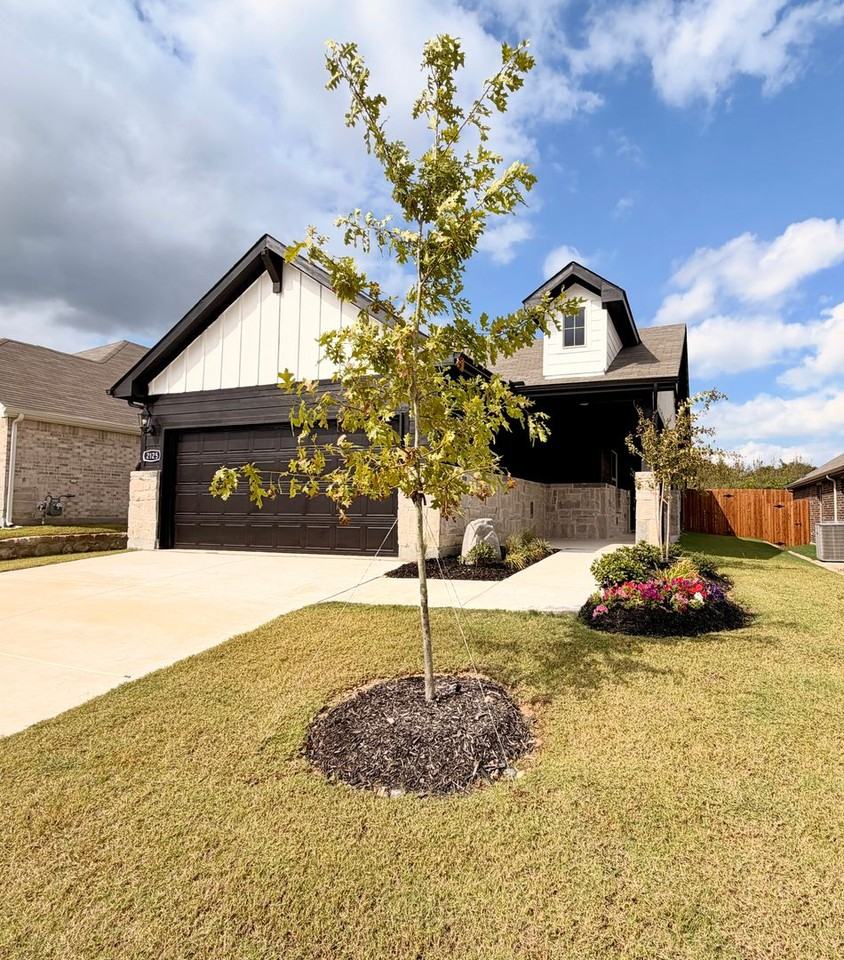 2125 Rannoch St - Photo 2 of 15