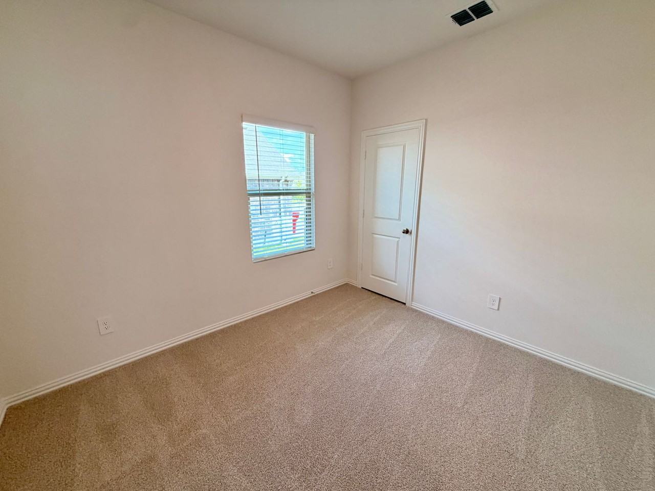 2125 Rannoch St - Photo 6 of 15