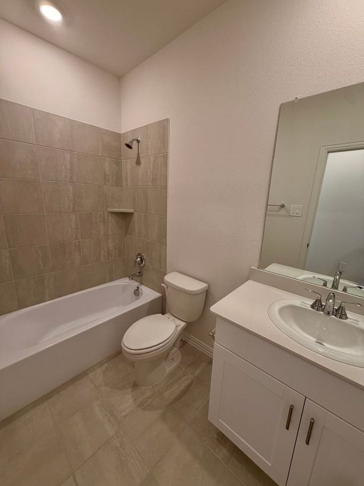 2125 Rannoch St - Photo 7 of 15