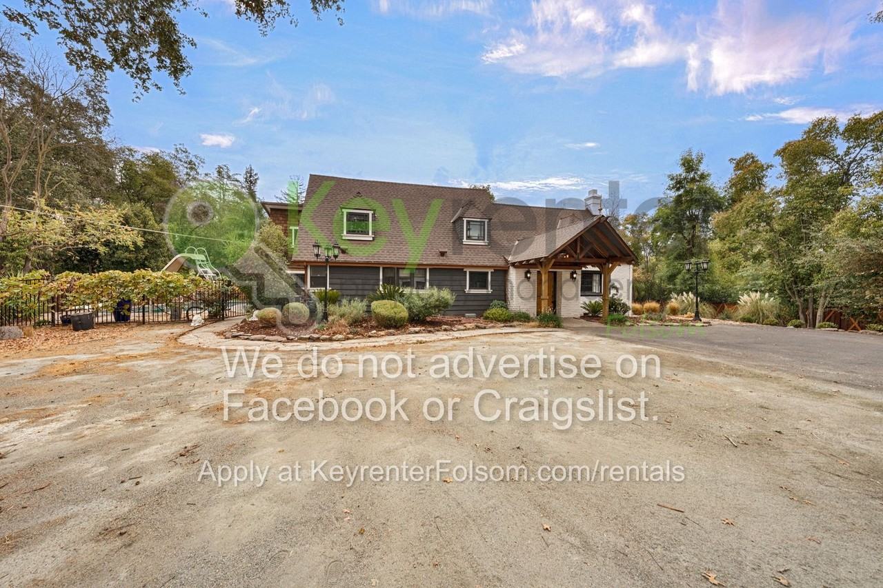 930 Saverien Dr - Photo 2 of 48