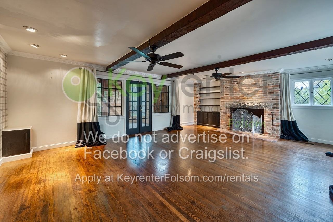 930 Saverien Dr - Photo 3 of 48