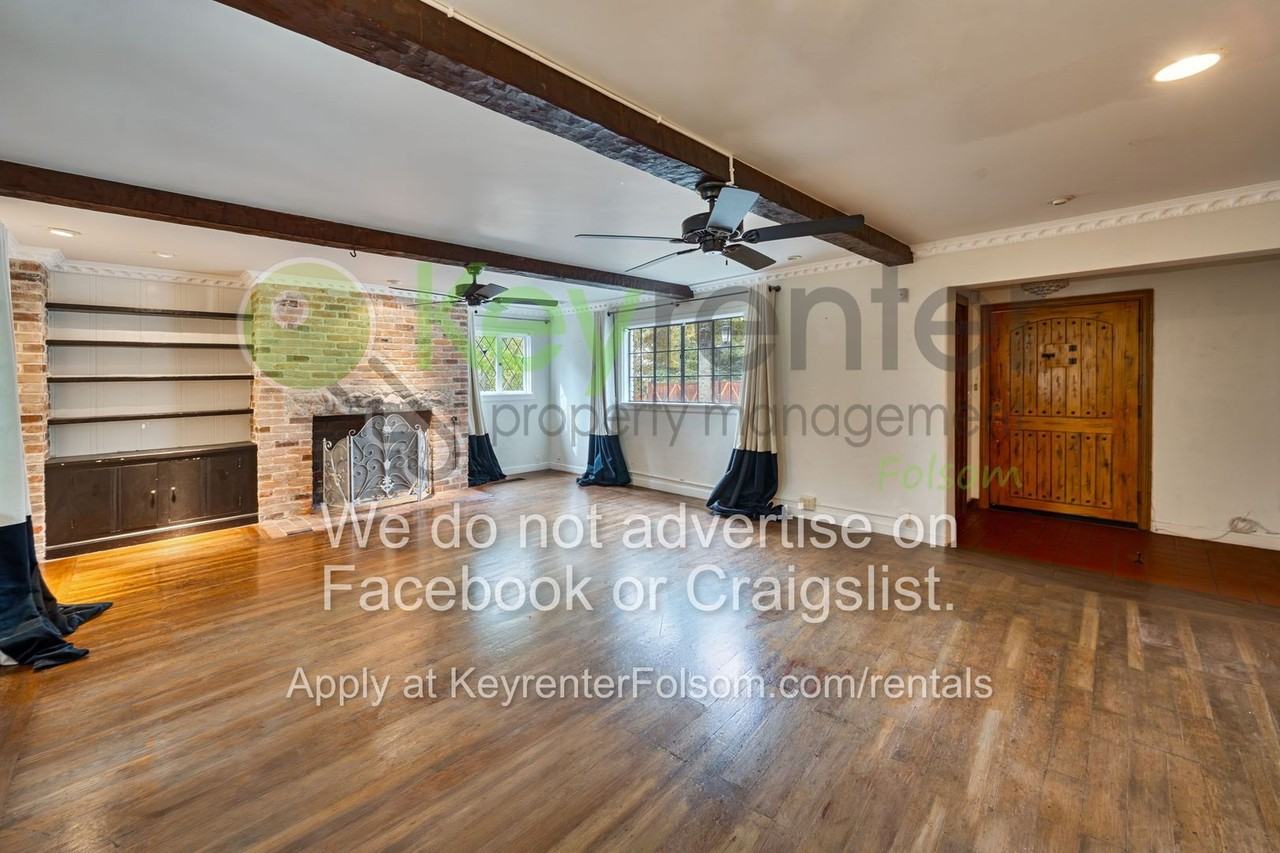 930 Saverien Dr - Photo 4 of 48