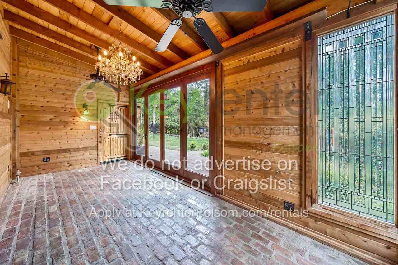 930 Saverien Dr - Photo 5 of 48