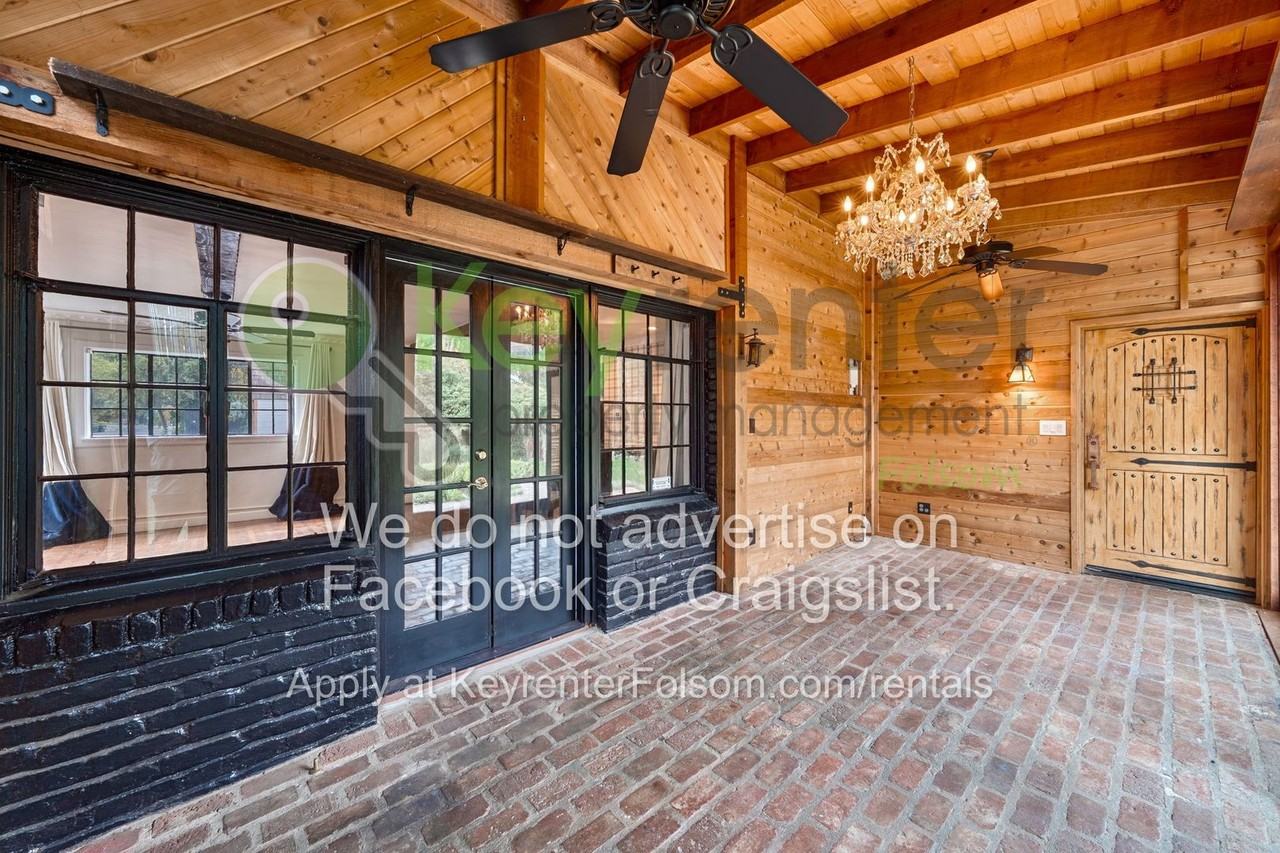 930 Saverien Dr - Photo 6 of 48