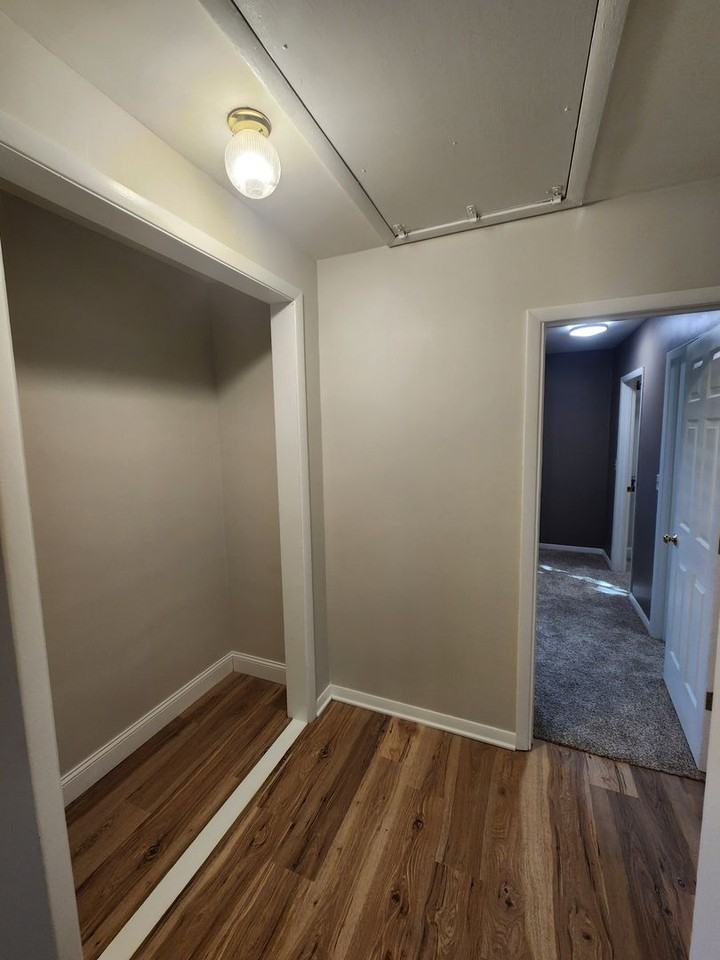 108 E 37th St - Photo 4 of 27