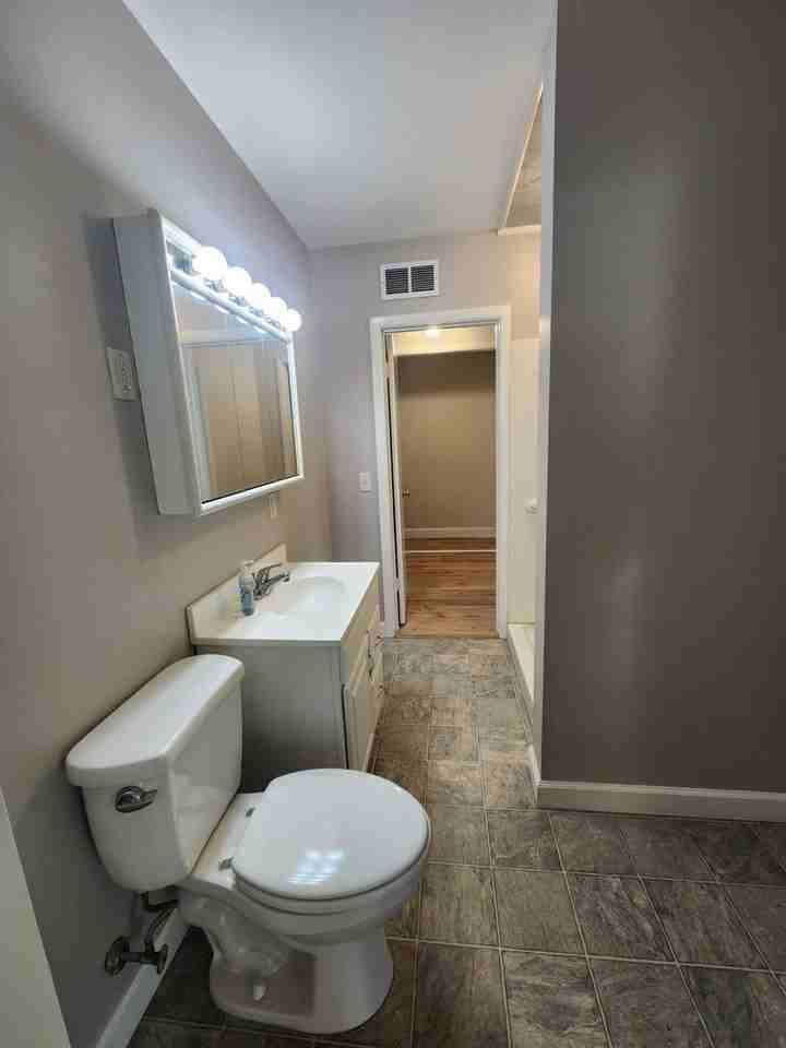 108 E 37th St - Photo 6 of 27