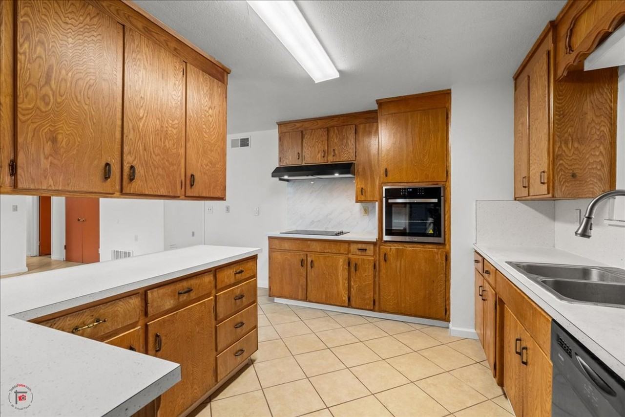 718 N Stockton Ave - Photo 3 of 10