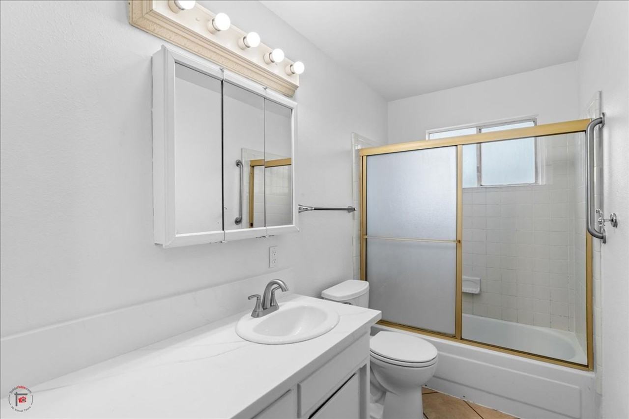 718 N Stockton Ave - Photo 5 of 10