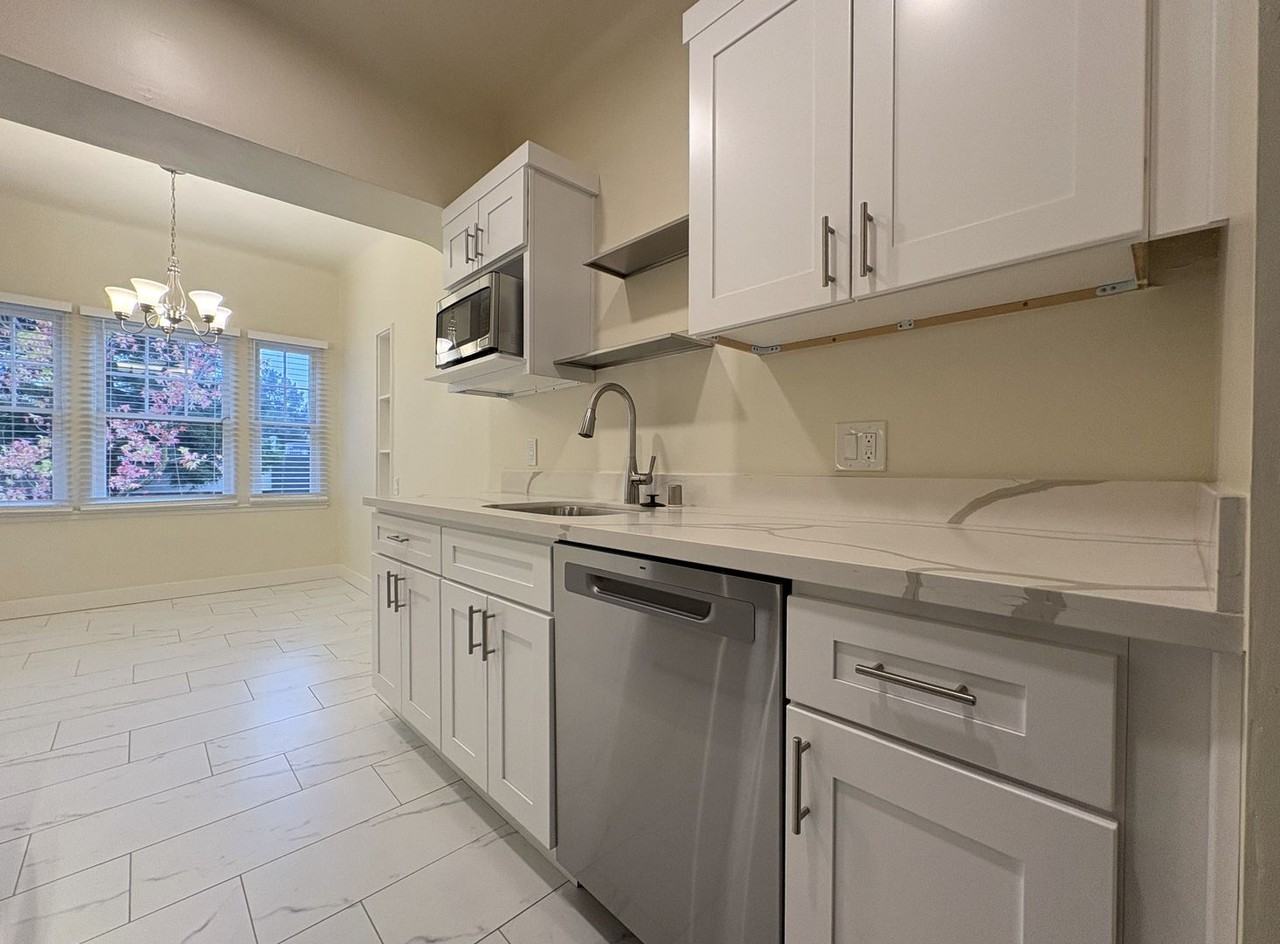 530 Webster St #15 - Photo 7 of 13