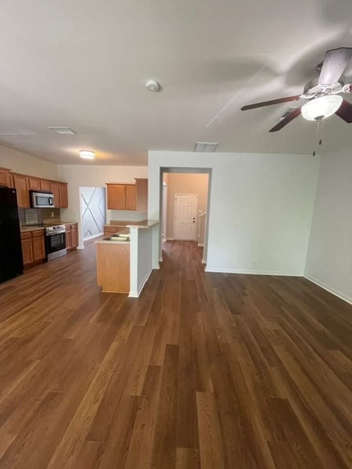 524 Pippin Dr - Photo 2 of 14