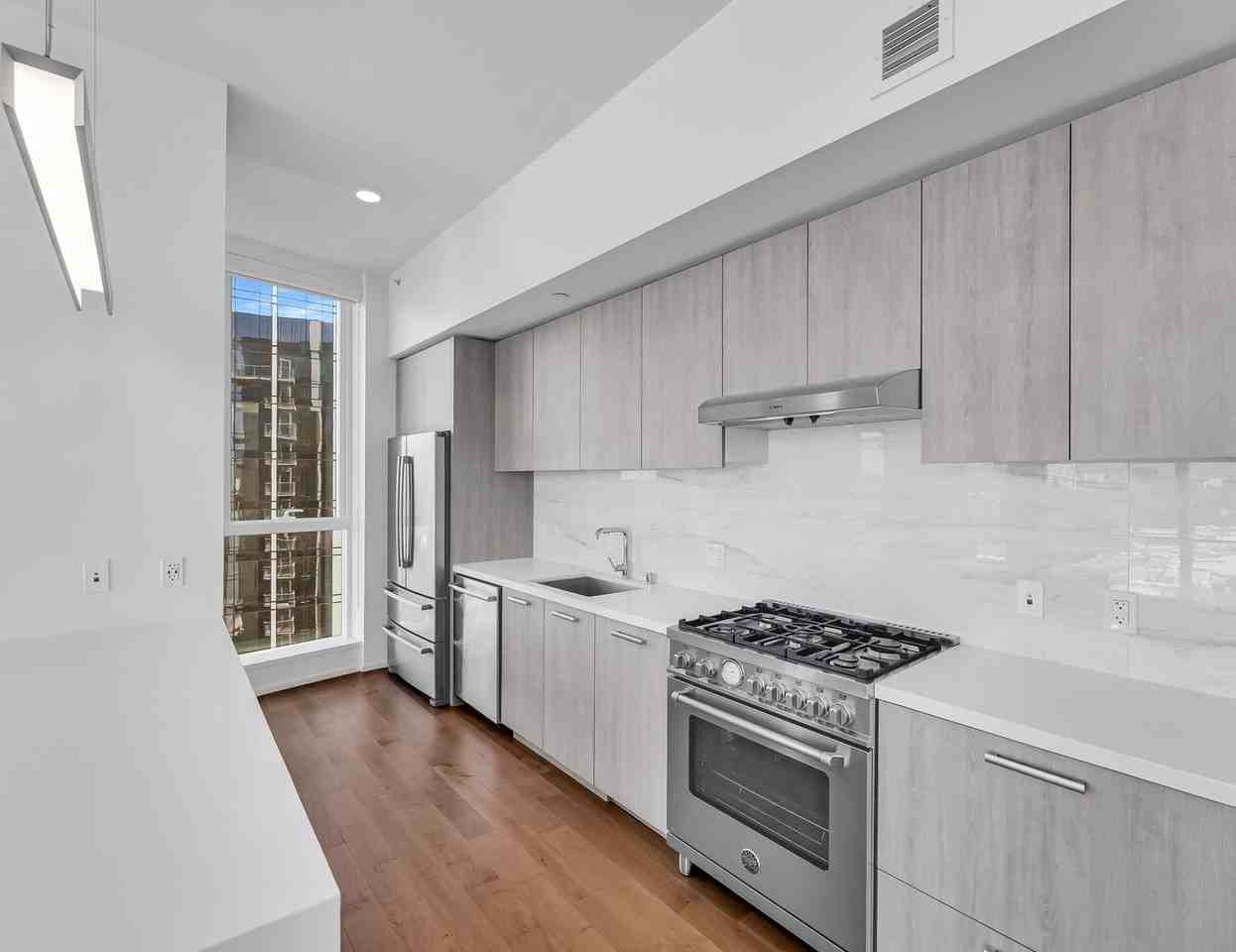 188 W Saint James St #11601 - Photo 5 of 21