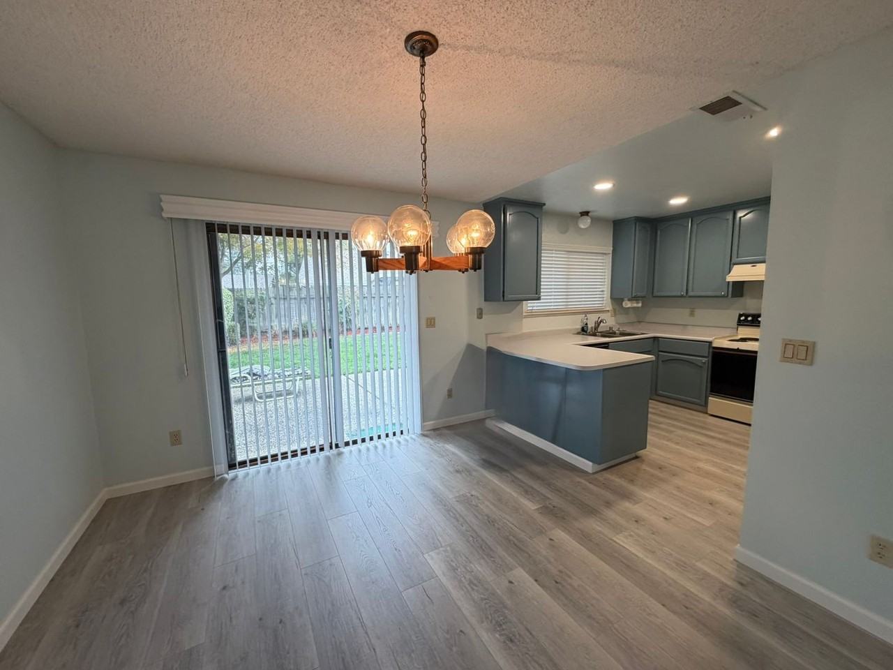 752 Harvey Way - Photo 7 of 39