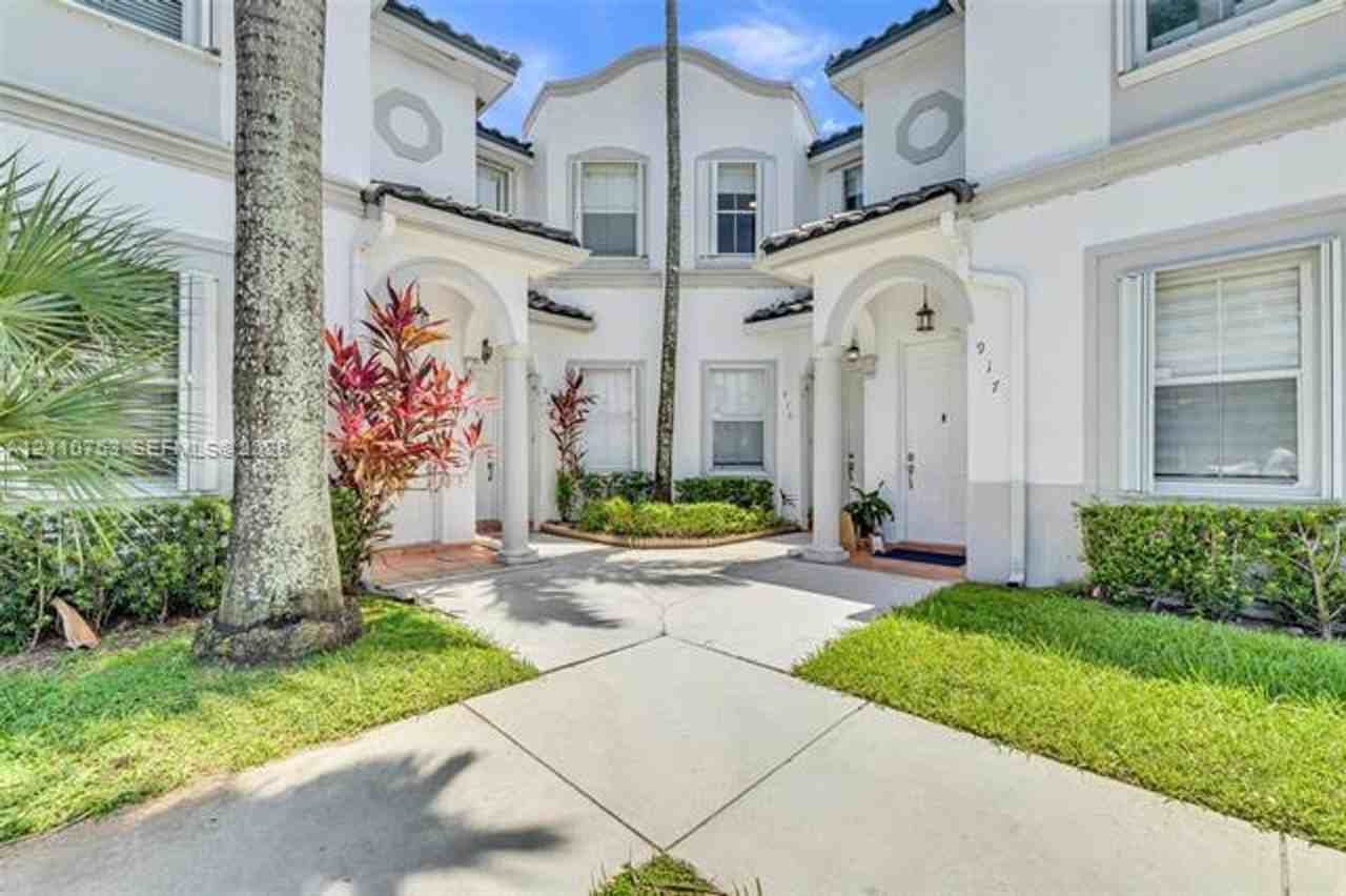 5570 5570 NW 107th Ave th 916 - Photo 2 of 50