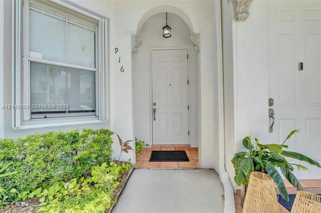 5570 5570 NW 107th Ave th 916 - Photo 3 of 50