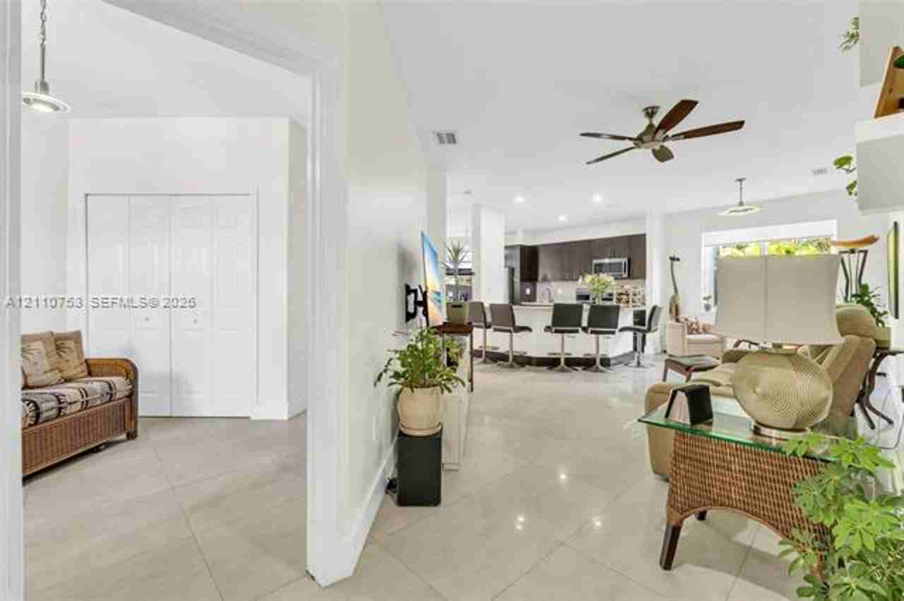 5570 5570 NW 107th Ave th 916 - Photo 4 of 50