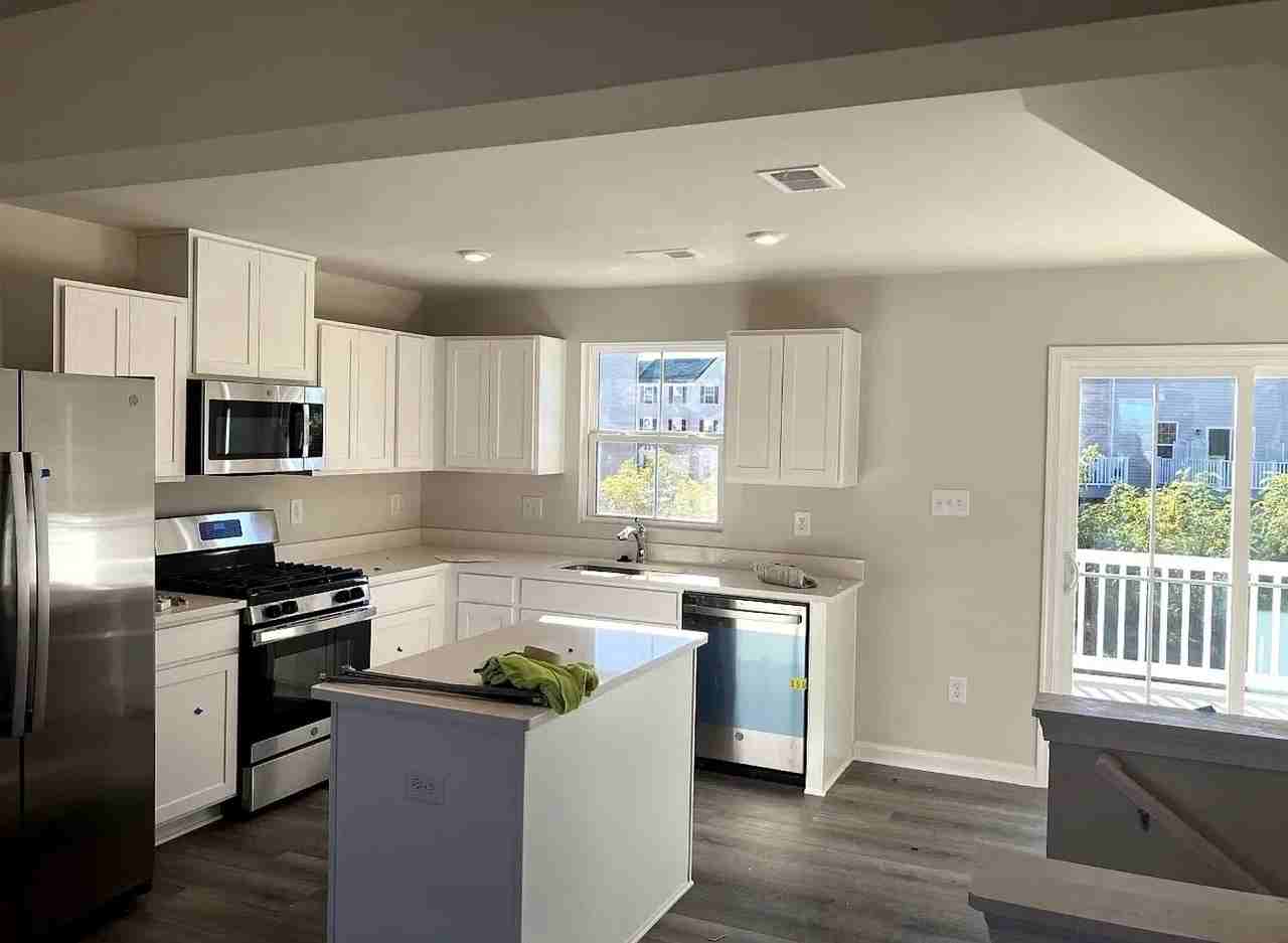 39 F Parsons Blvd - Photo 6 of 28