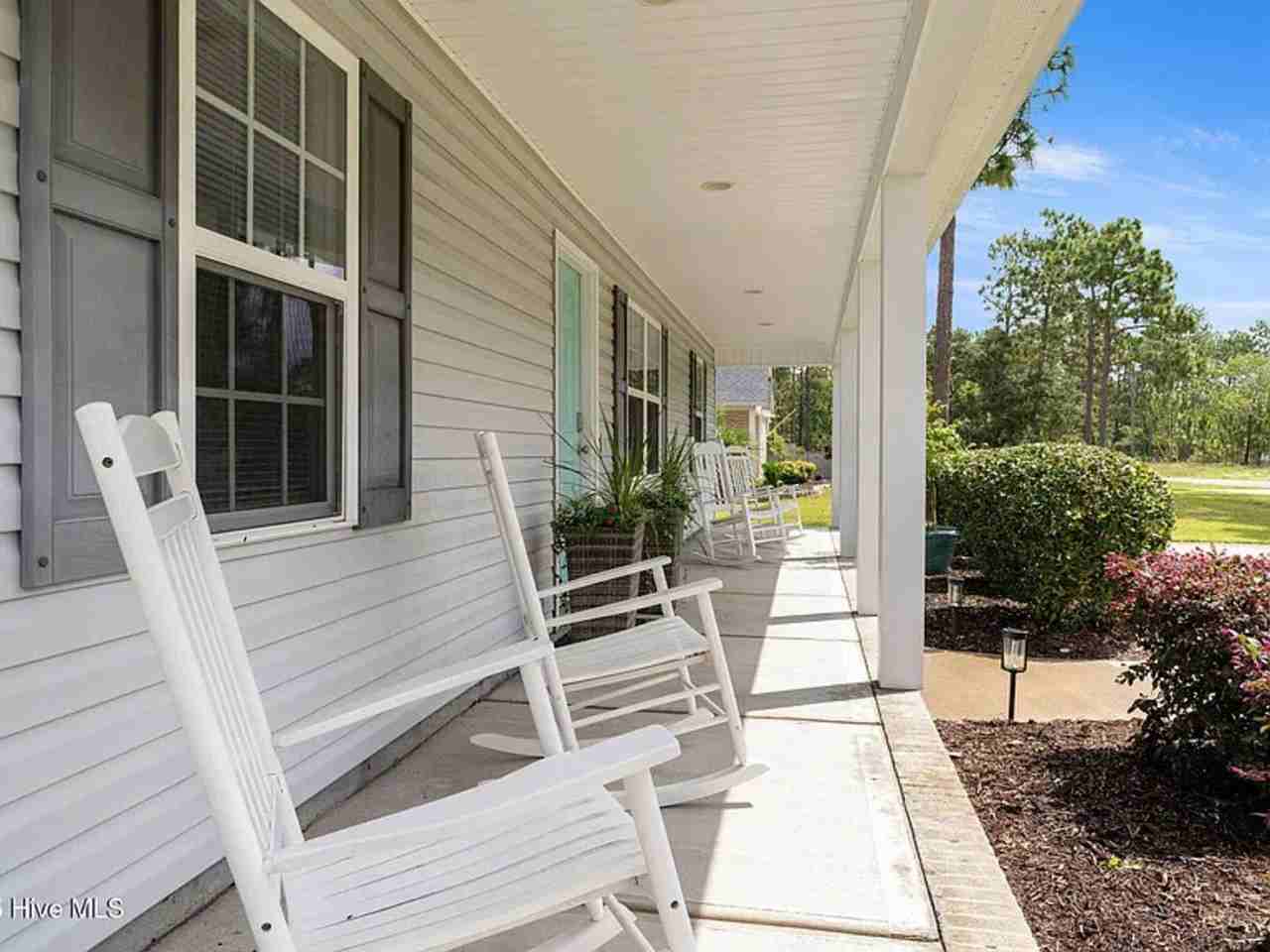 585 Mission Rd - Photo 2 of 34