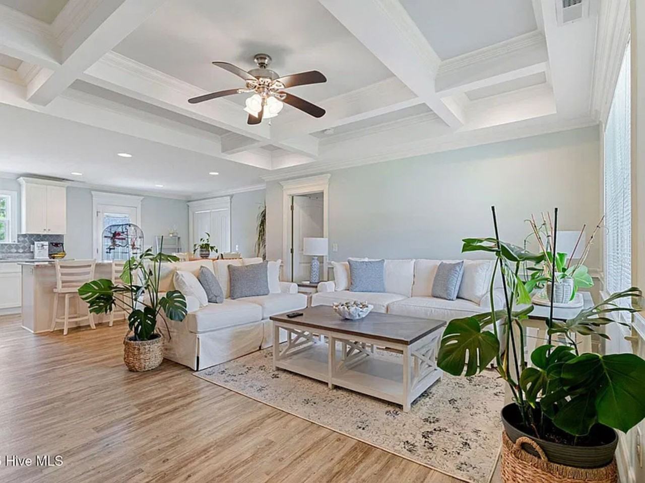 585 Mission Rd - Photo 4 of 34