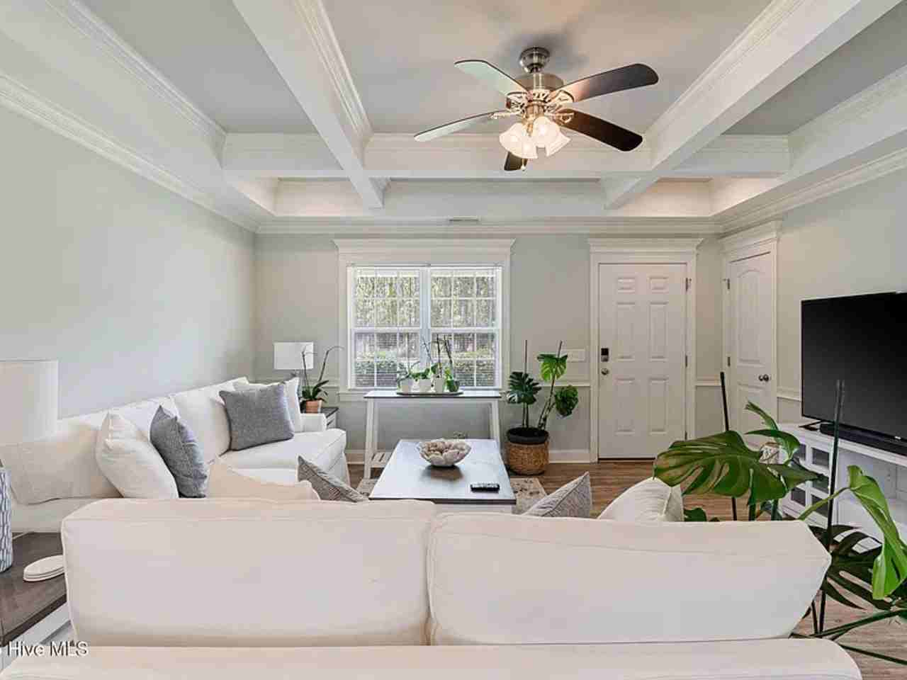 585 Mission Rd - Photo 6 of 34