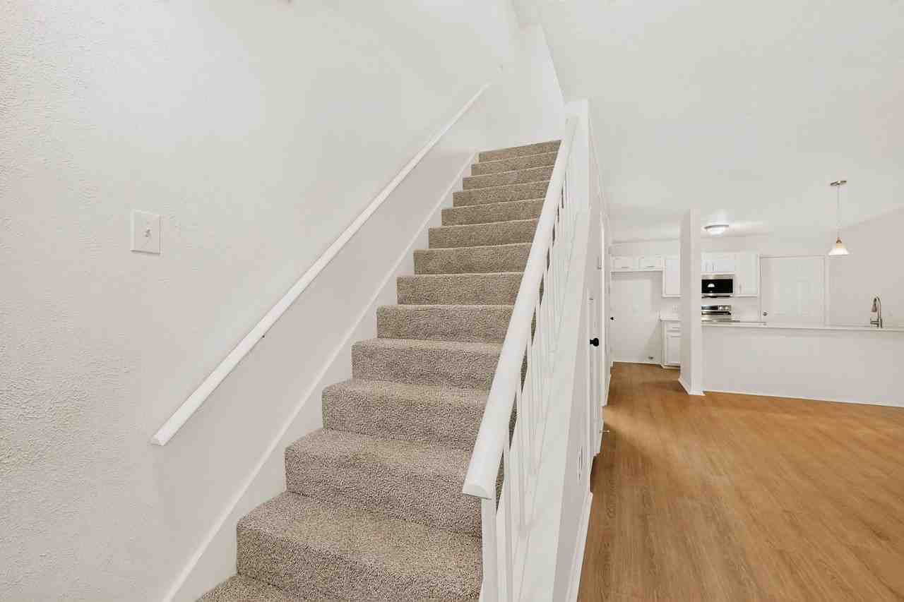 132 Graystone Pl - Photo 6 of 35