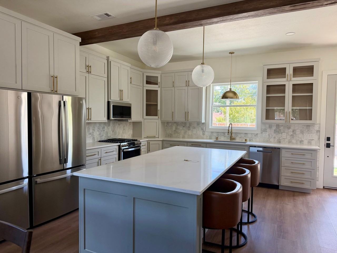 2705 Gordon Ave - Photo 4 of 14