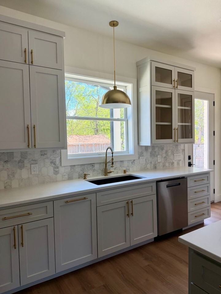 2705 Gordon Ave - Photo 5 of 14