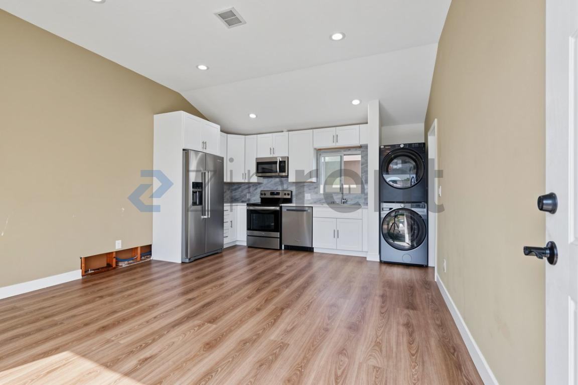 5356 Santa Catalina Ave #A - Photo 5 of 23