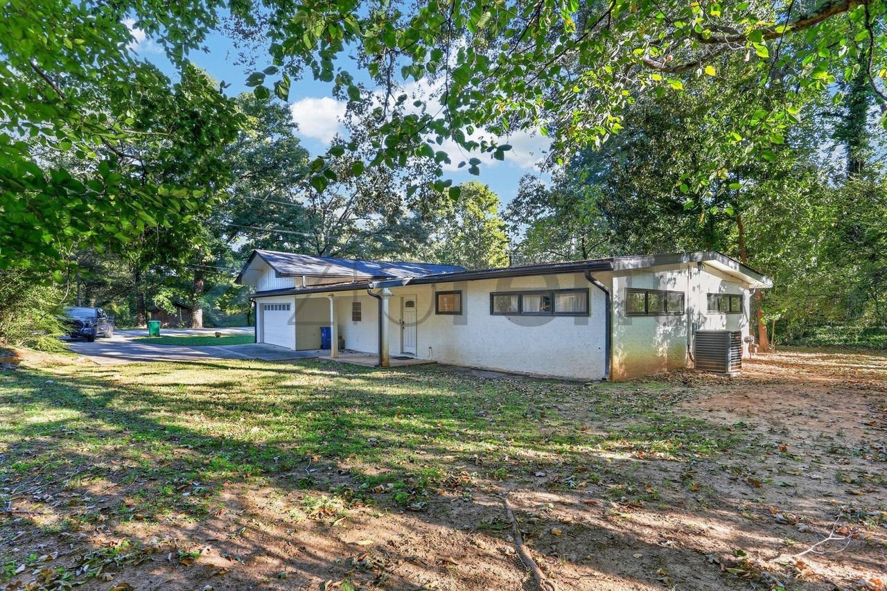 4454 Thompson Mill Rd - Photo 4 of 23