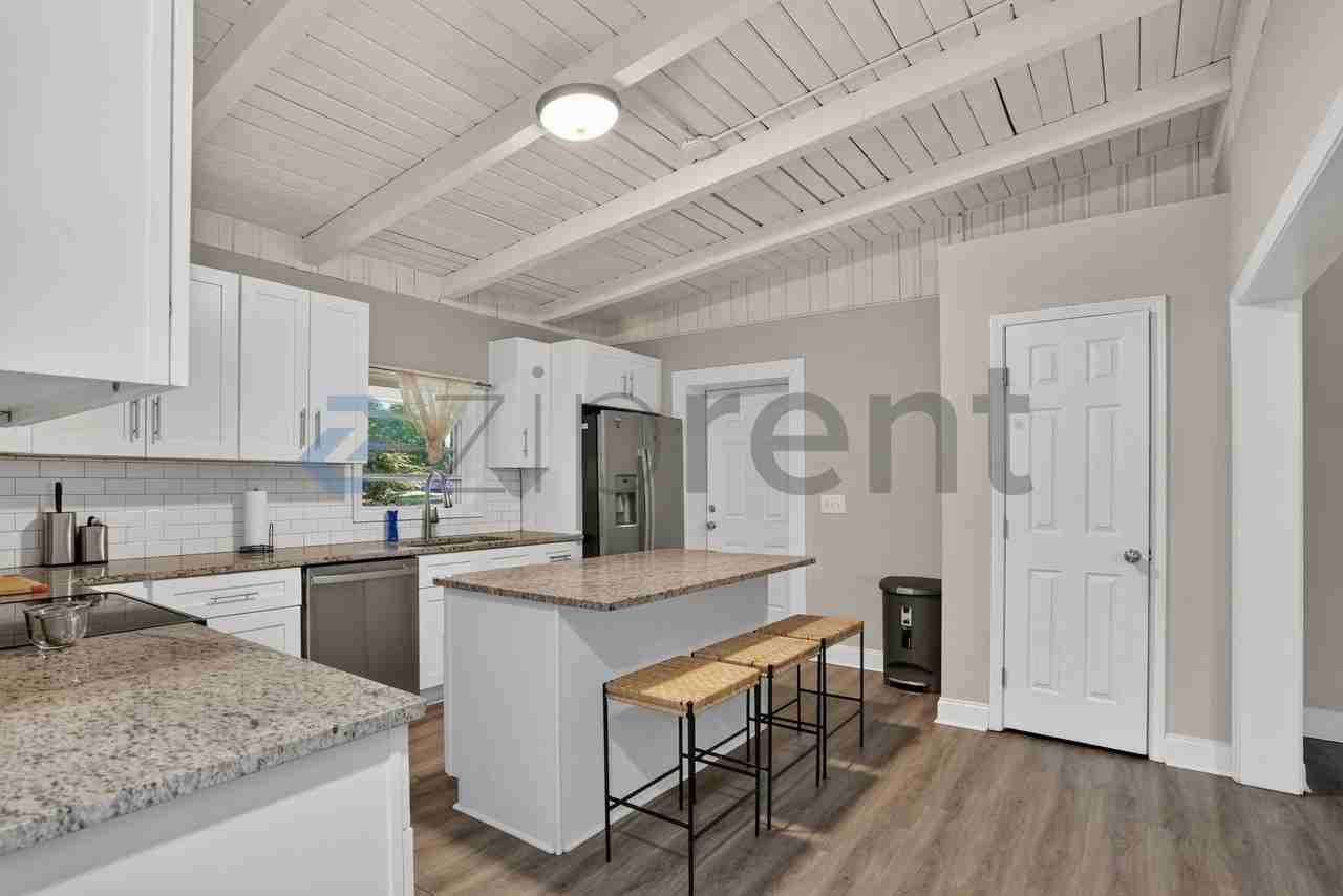 4454 Thompson Mill Rd - Photo 7 of 23