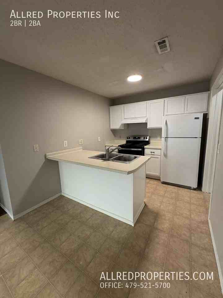 680 W Martha Dr - Photo 2 of 11