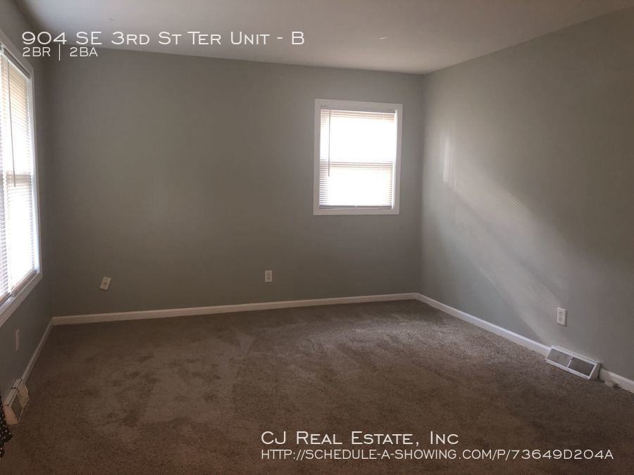 904 904 SE 3rd St Ter Unit #B - Photo 2 of 7