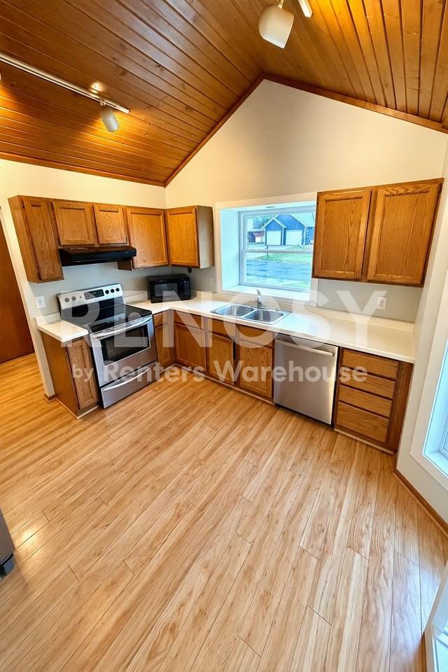 4278 W 131st St - Photo 2 of 7