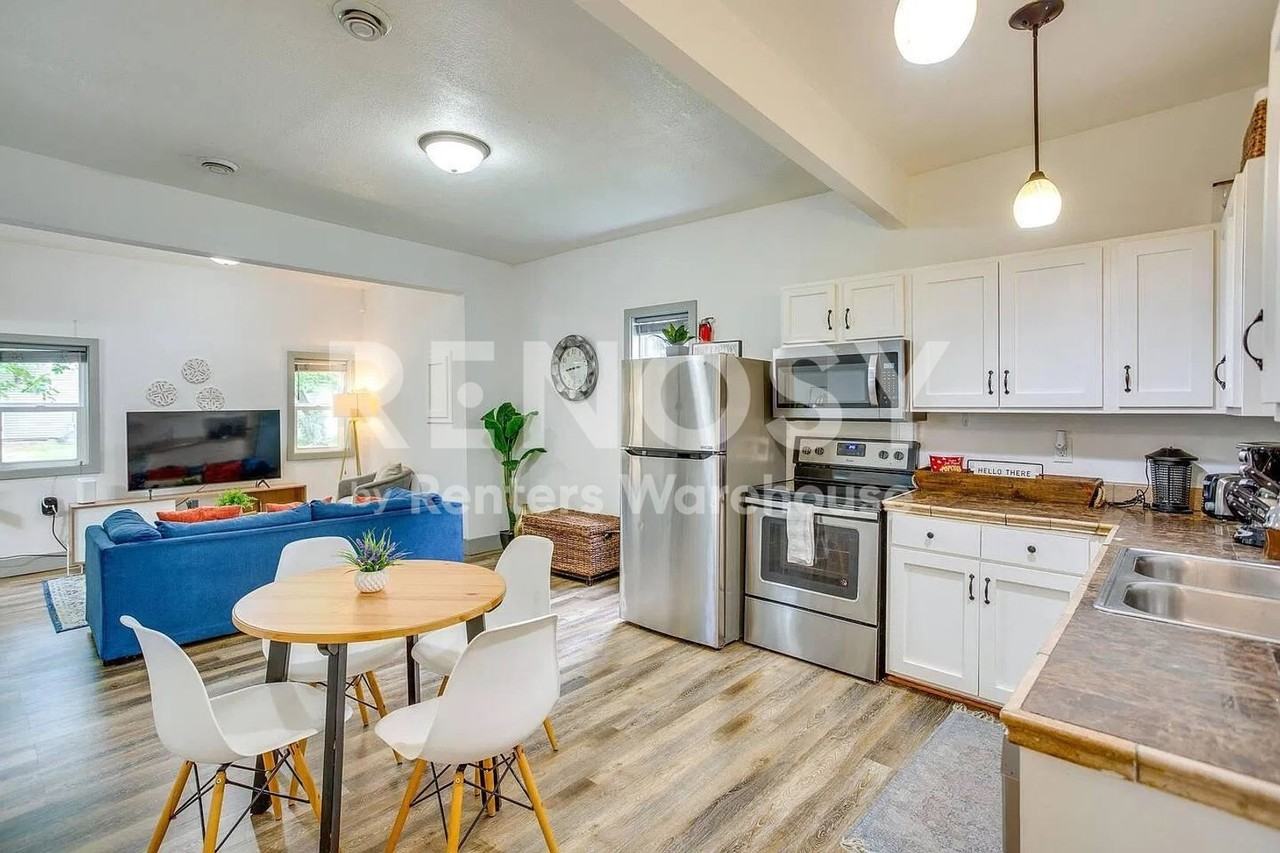 1811 Quincy St Ne #1 - Photo 3 of 15
