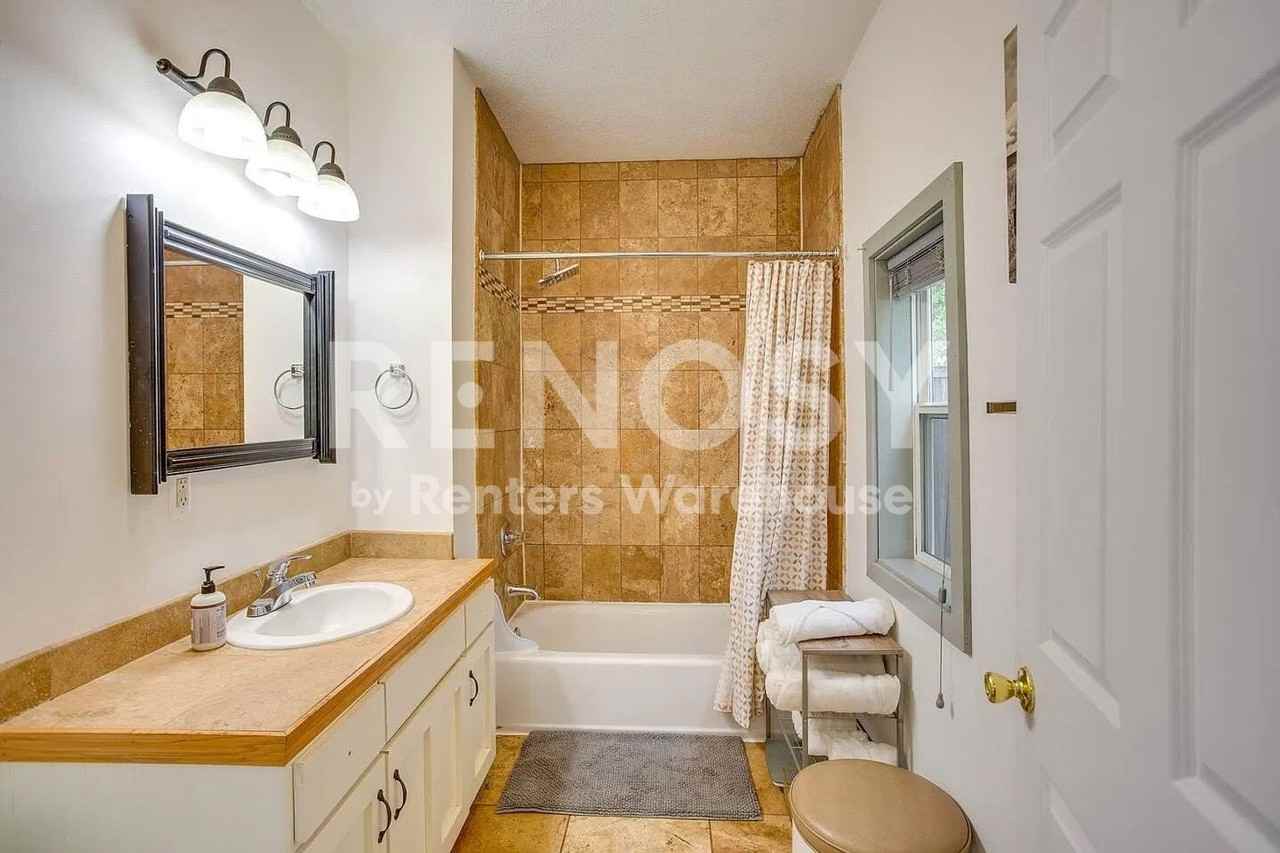 1811 Quincy St Ne #1 - Photo 7 of 15