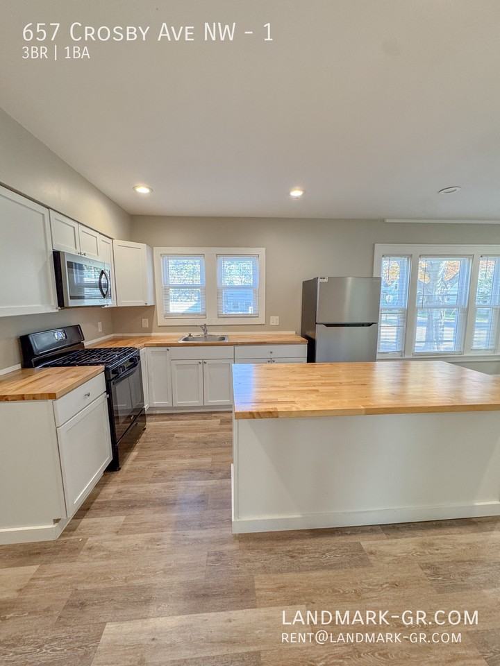657 Crosby St Nw #1 - Photo 4 of 45