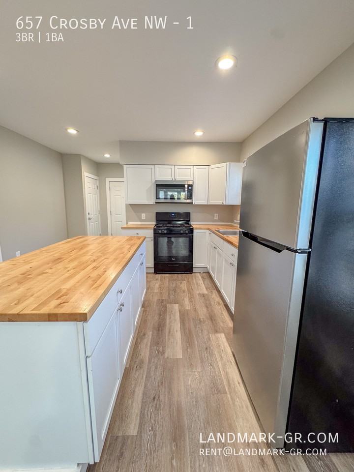 657 Crosby St Nw #1 - Photo 5 of 45