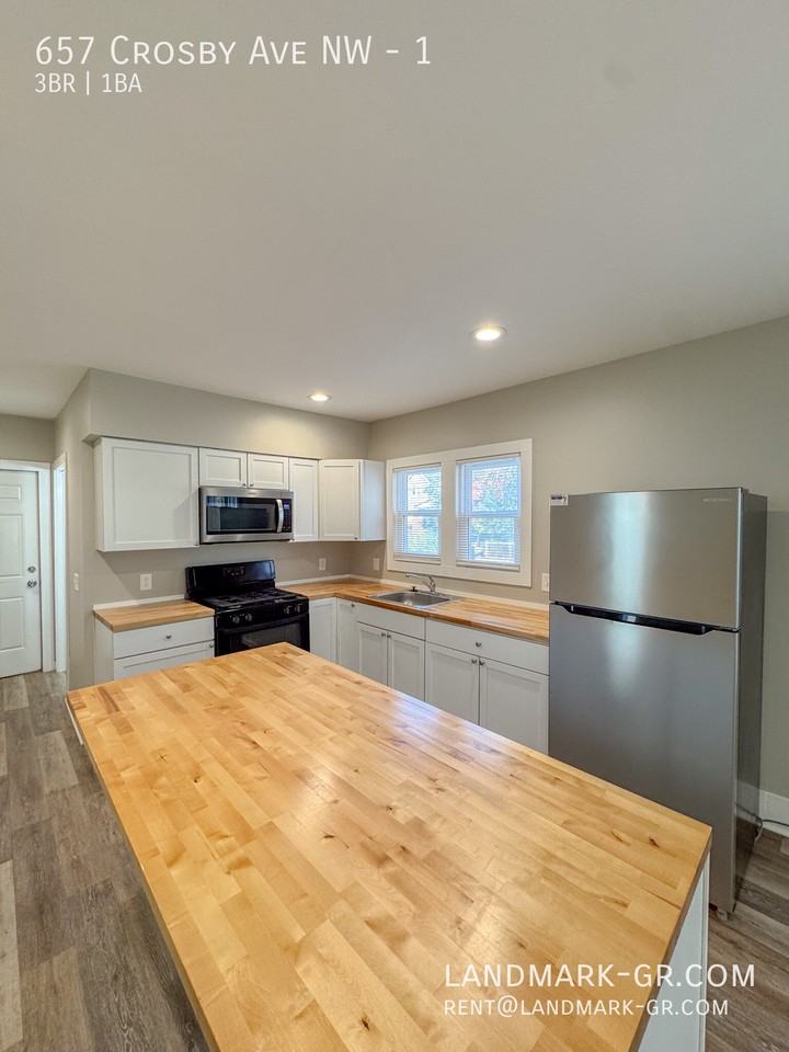 657 Crosby St Nw #1 - Photo 6 of 45