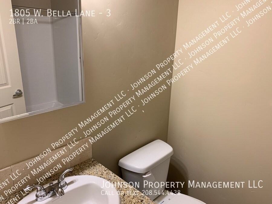 1805 W Bella Ln #3 - Photo 6 of 9