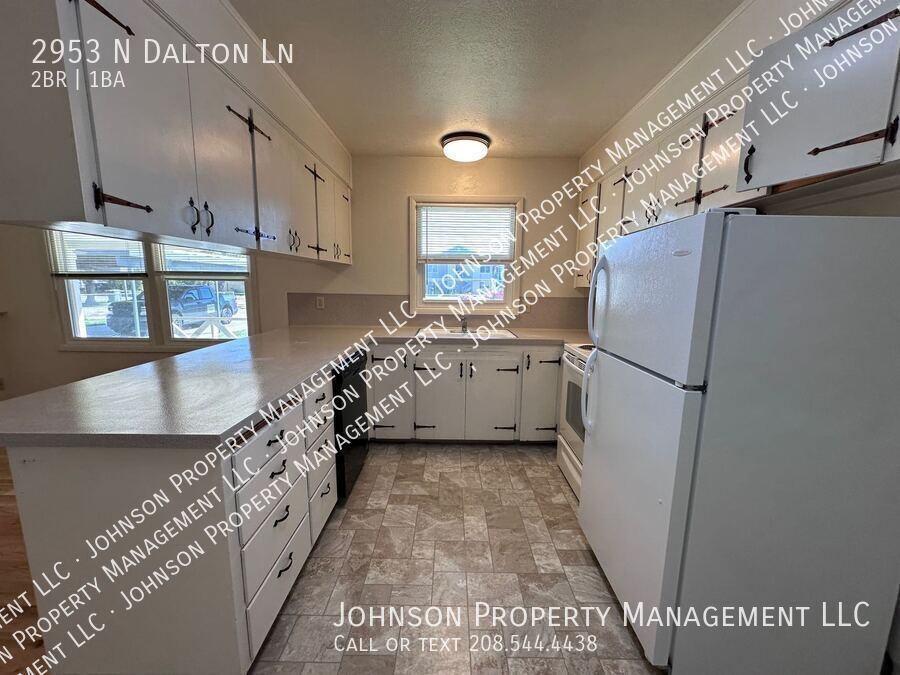 2953 N Dalton Ln - Photo 4 of 13
