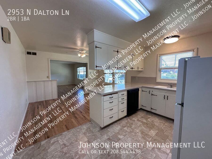 2953 N Dalton Ln - Photo 5 of 13