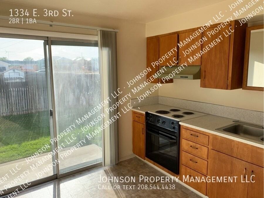 1334 Ne 3rd St - Photo 2 of 12
