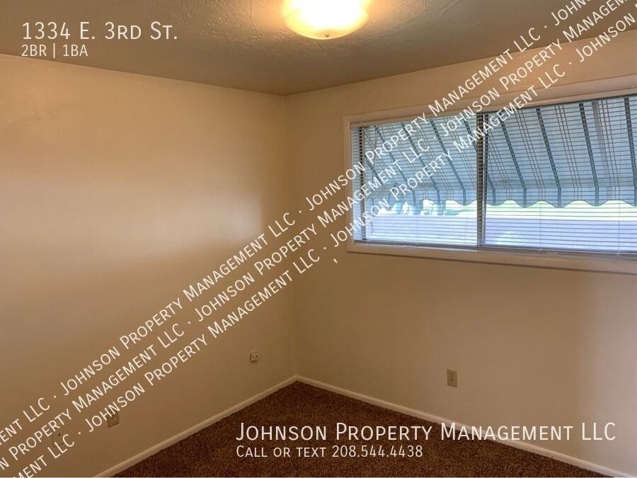 1334 Ne 3rd St - Photo 7 of 12