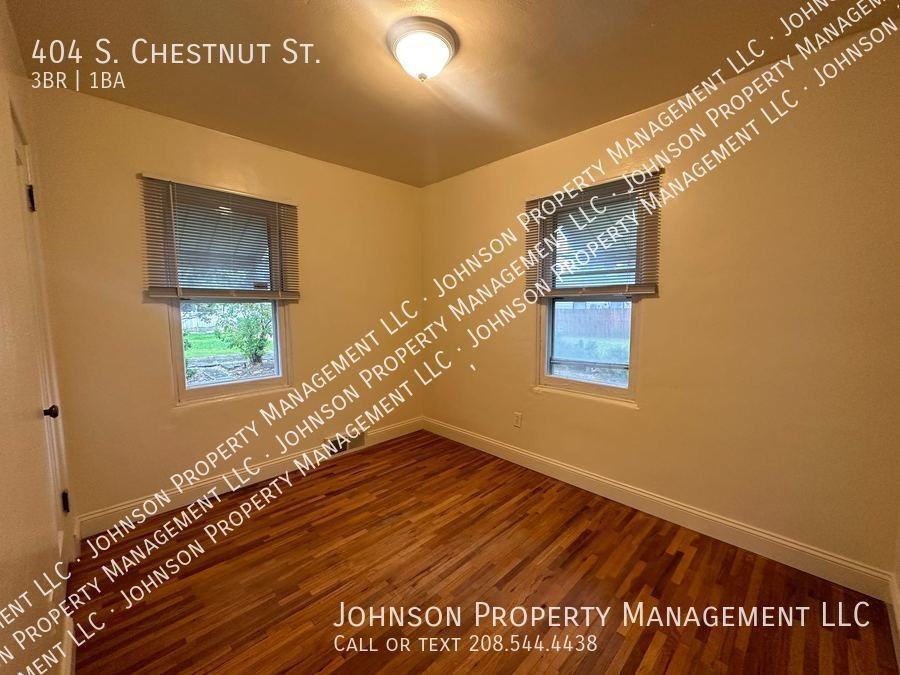 404 S Chestnut St - Photo 6 of 11