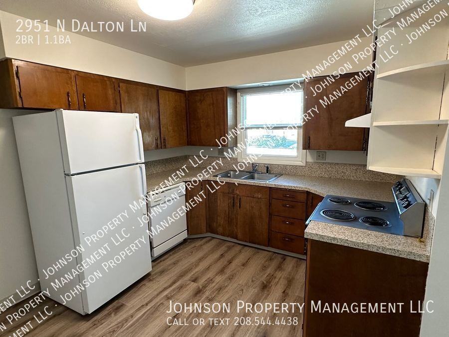 2951 N Dalton Ln - Photo 2 of 10