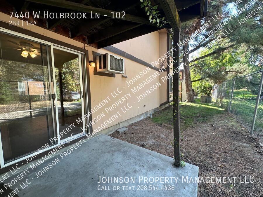 7440 W Holbrook Ln #102 - Photo 2 of 12