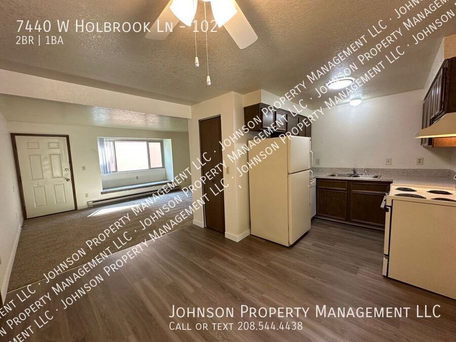 7440 W Holbrook Ln #102 - Photo 5 of 12