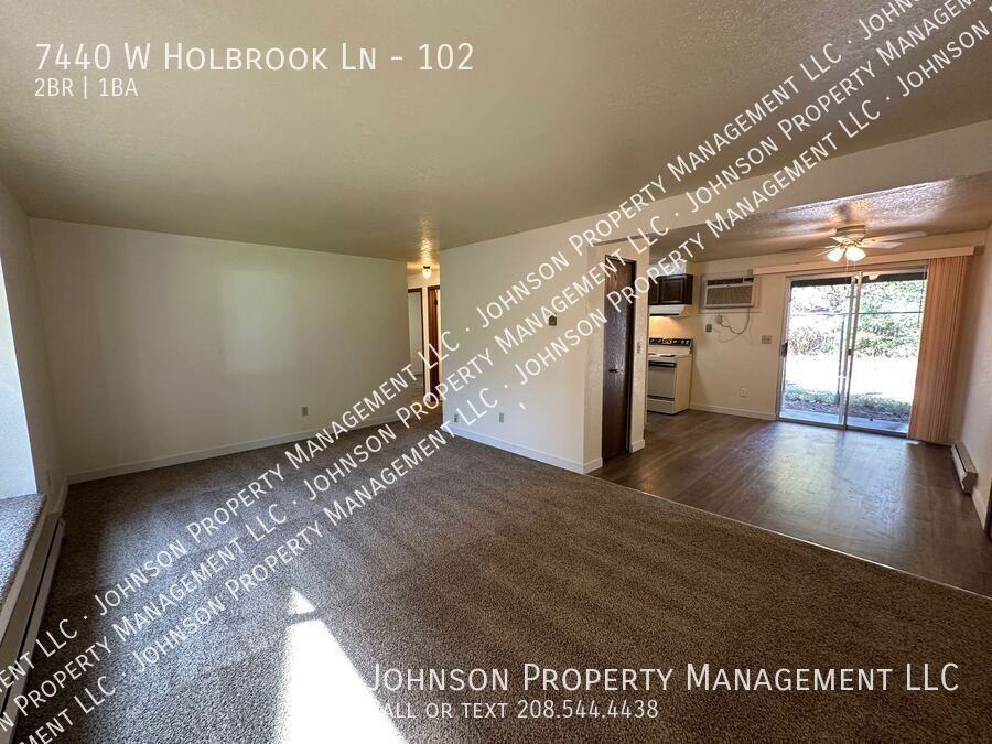 7440 W Holbrook Ln #102 - Photo 6 of 12